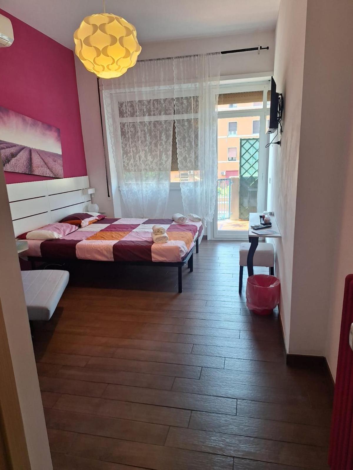 Camera Matrimoniale/Doppia con Letti Singoli con Bagno Privato