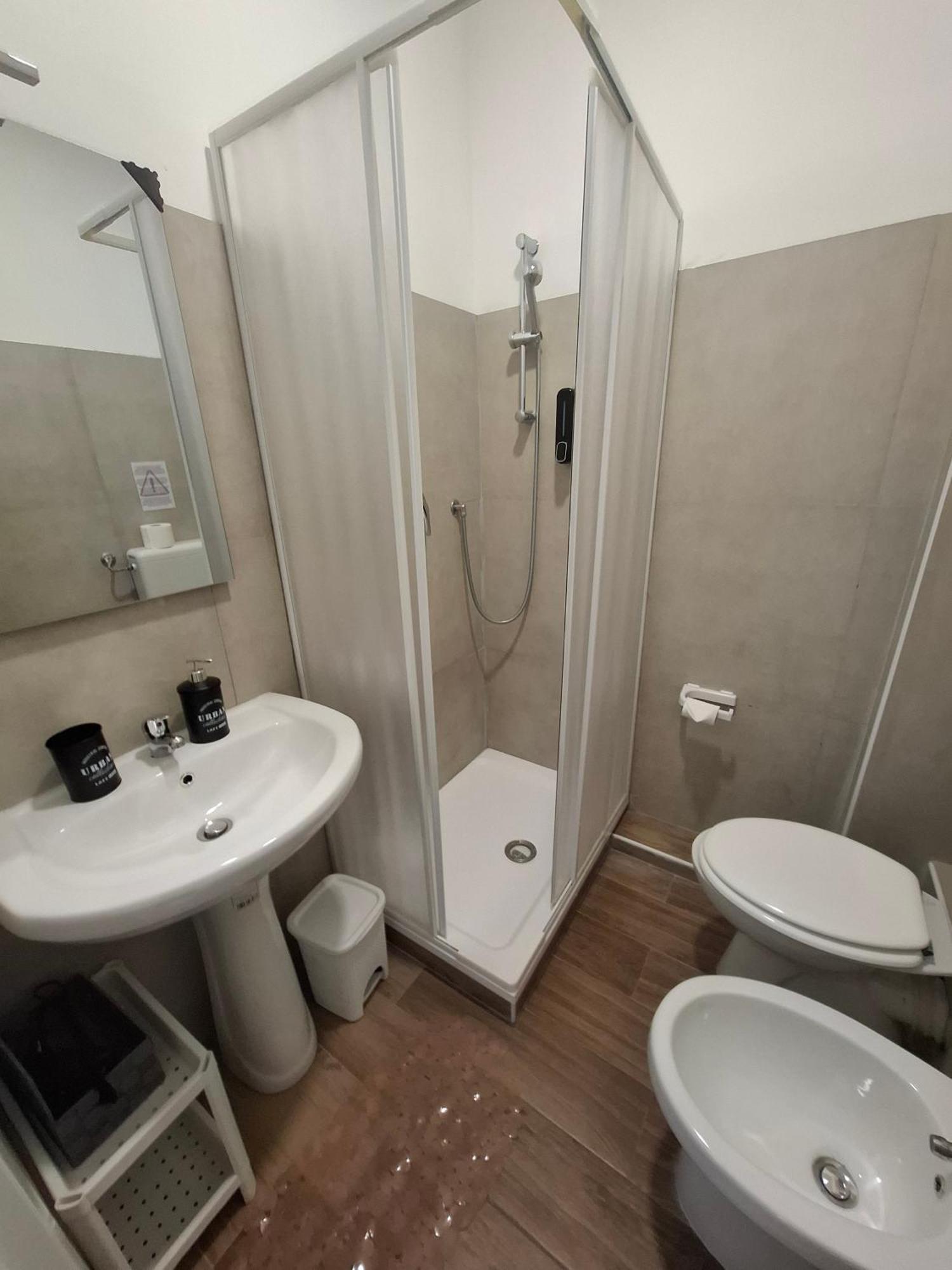Camera Matrimoniale/Doppia con Letti Singoli con Bagno Privato Esterno